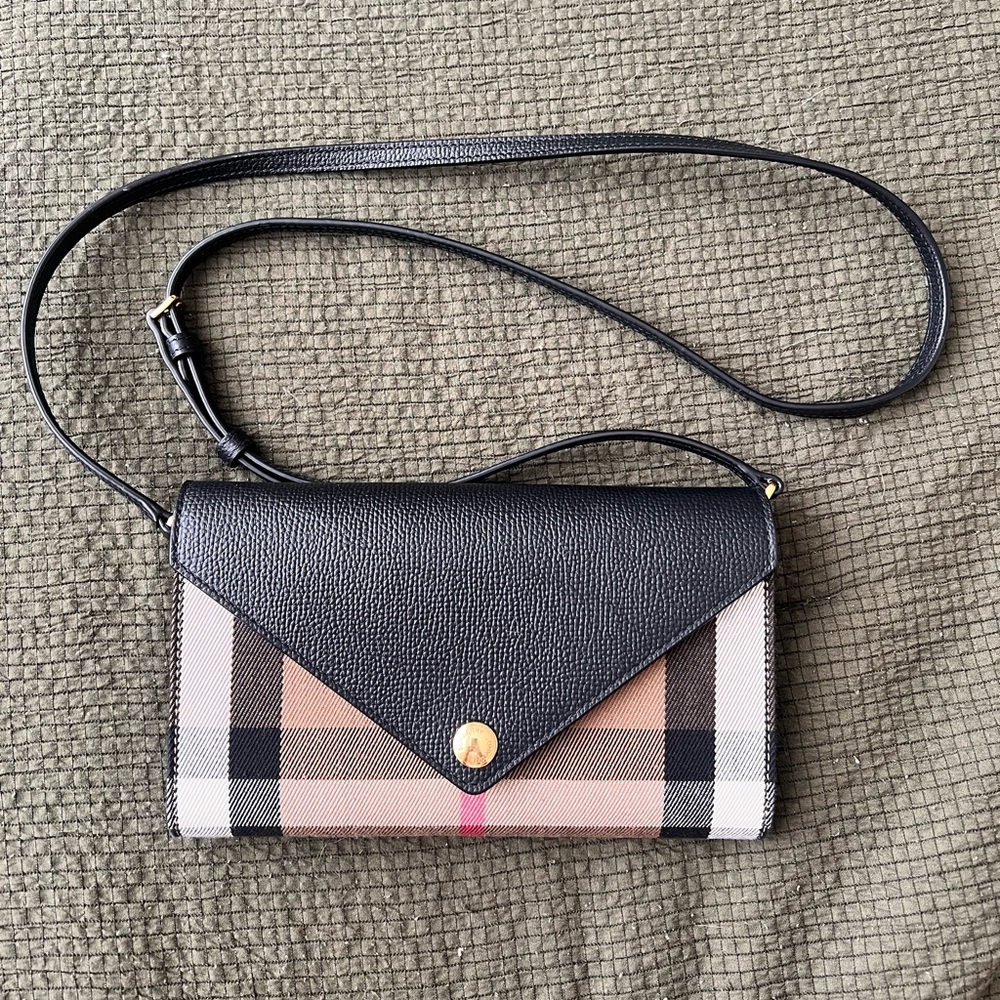 Burberry Wallet on Chain